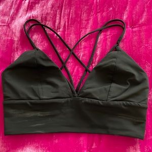 Black lulu lemon sports bra